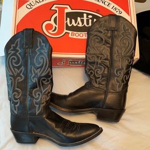 10.5 Justin Boots